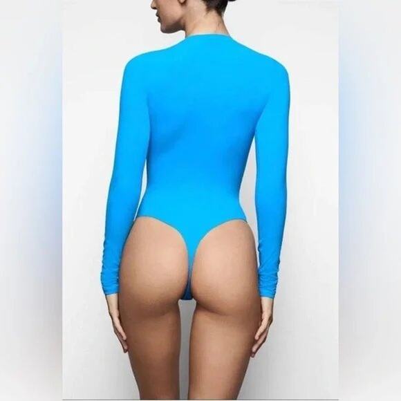 SKIMS Fits Everybody Essential Long Sleeve Scoop Neck Bodysuit in Mykonos Blue - Picture 5 of 10